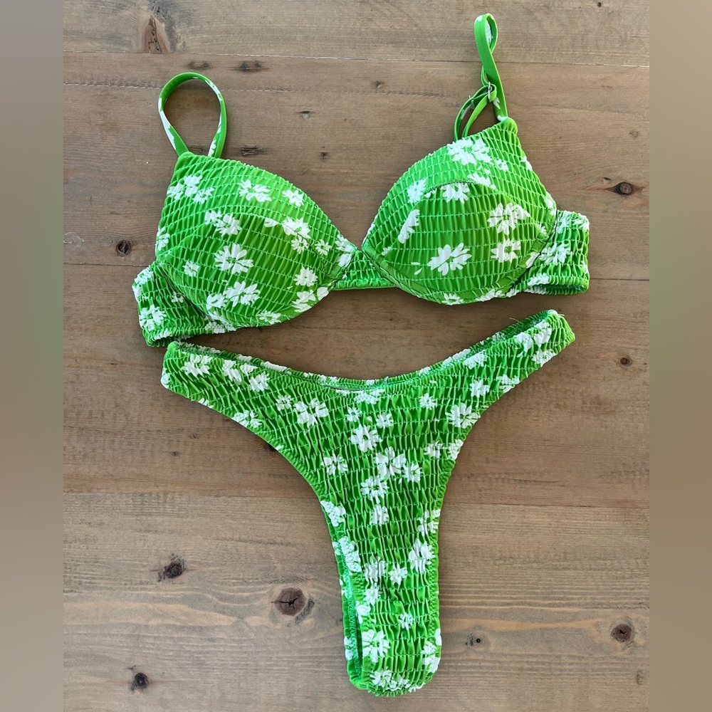 Green scrunch bikini